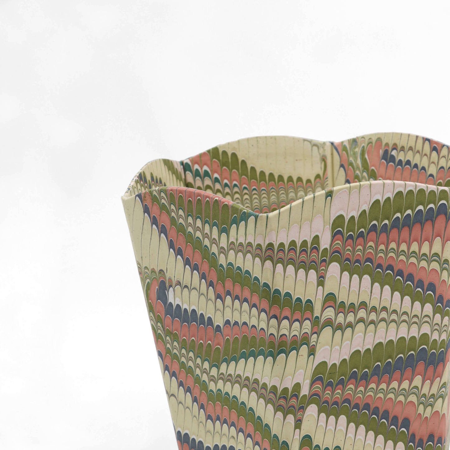 Marbled Scalloped Collapsible Basket - MOSS MOUNTAIN