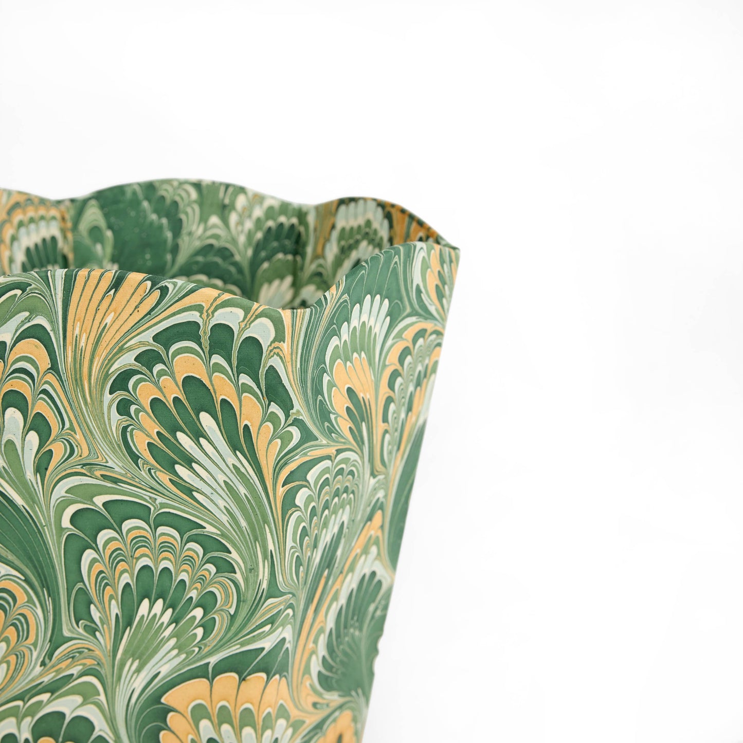 MARBLED SCALLOPED COLLAPSIBLE BASKET - GREEN GOLD PEACOCK