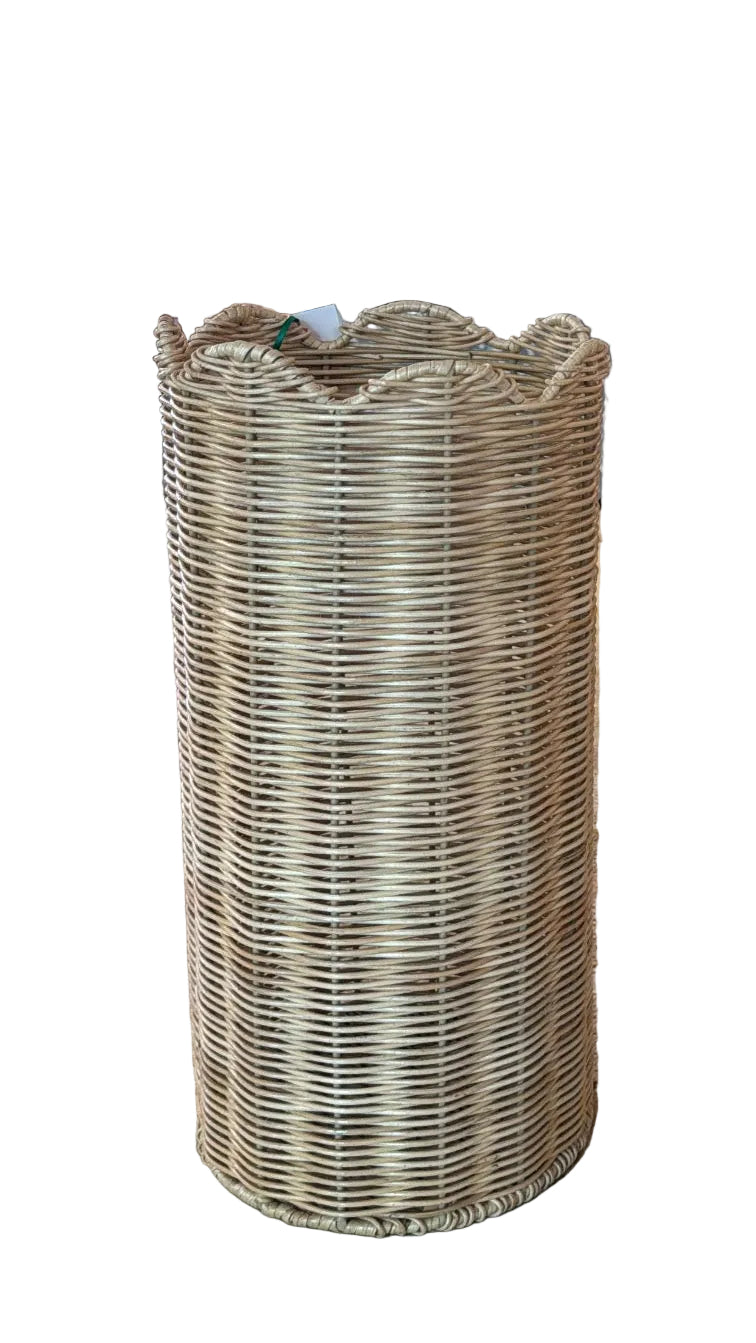 Scalloped Woven Umbrella Stand
