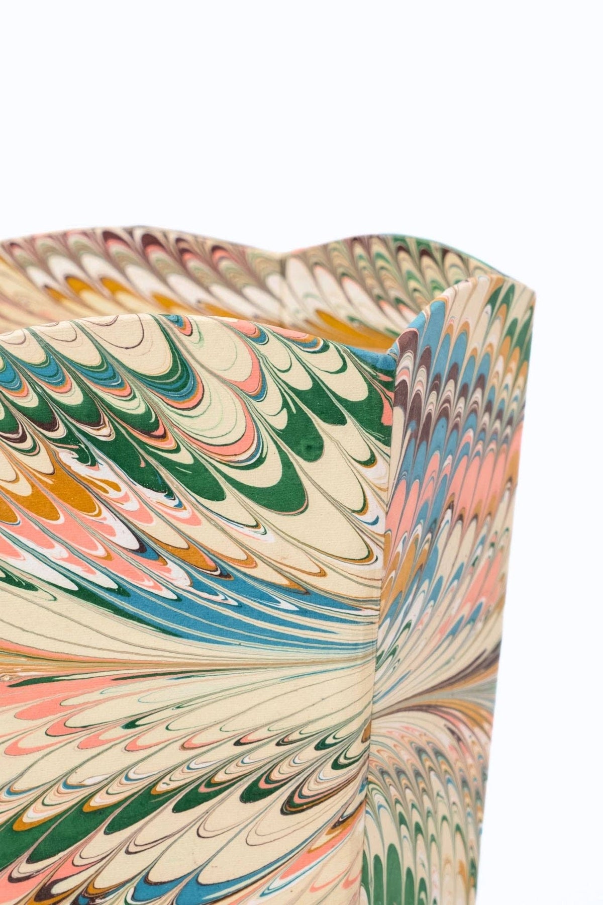 Flatiron Feathers Marbled Scallop Waste Bin